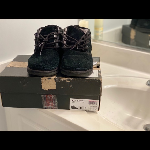 Me uggs size 8 - Picture 3 of 7